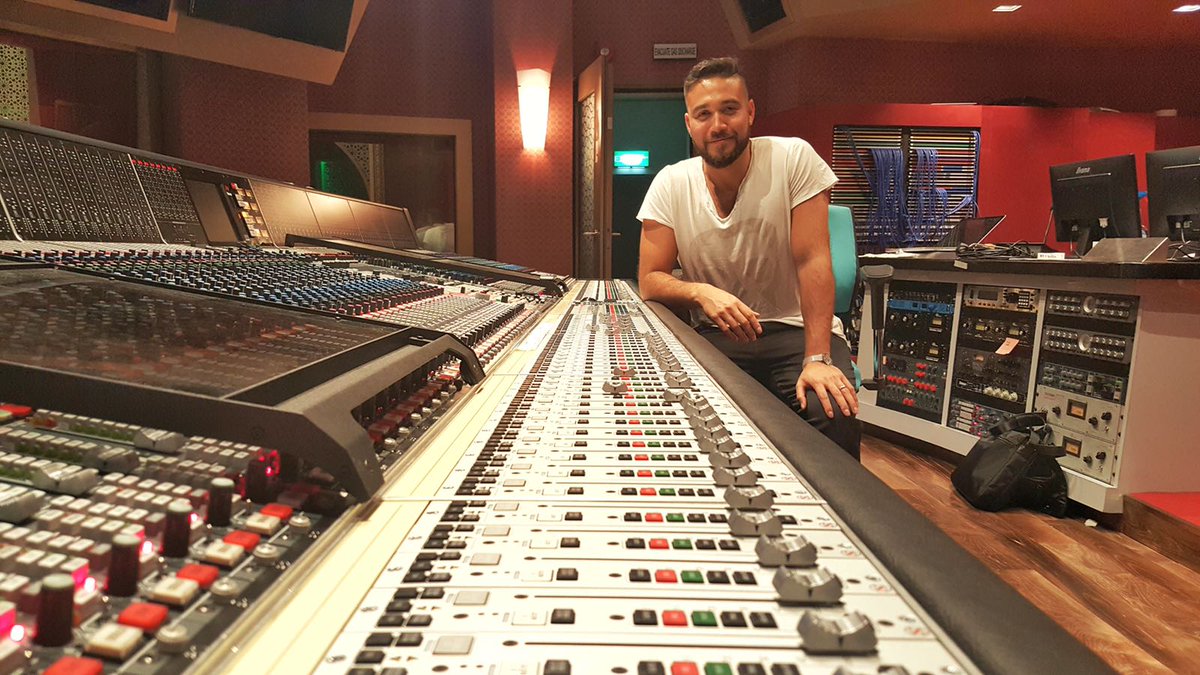 melissalegarda's tweet photo. Interviewed the rippingly talented British-Filipino producer @maxherman for @inquirerdotnet. Such a babe! Check it: https://t.co/bLmH2CLSPp https://t.co/66sCSRvr7w