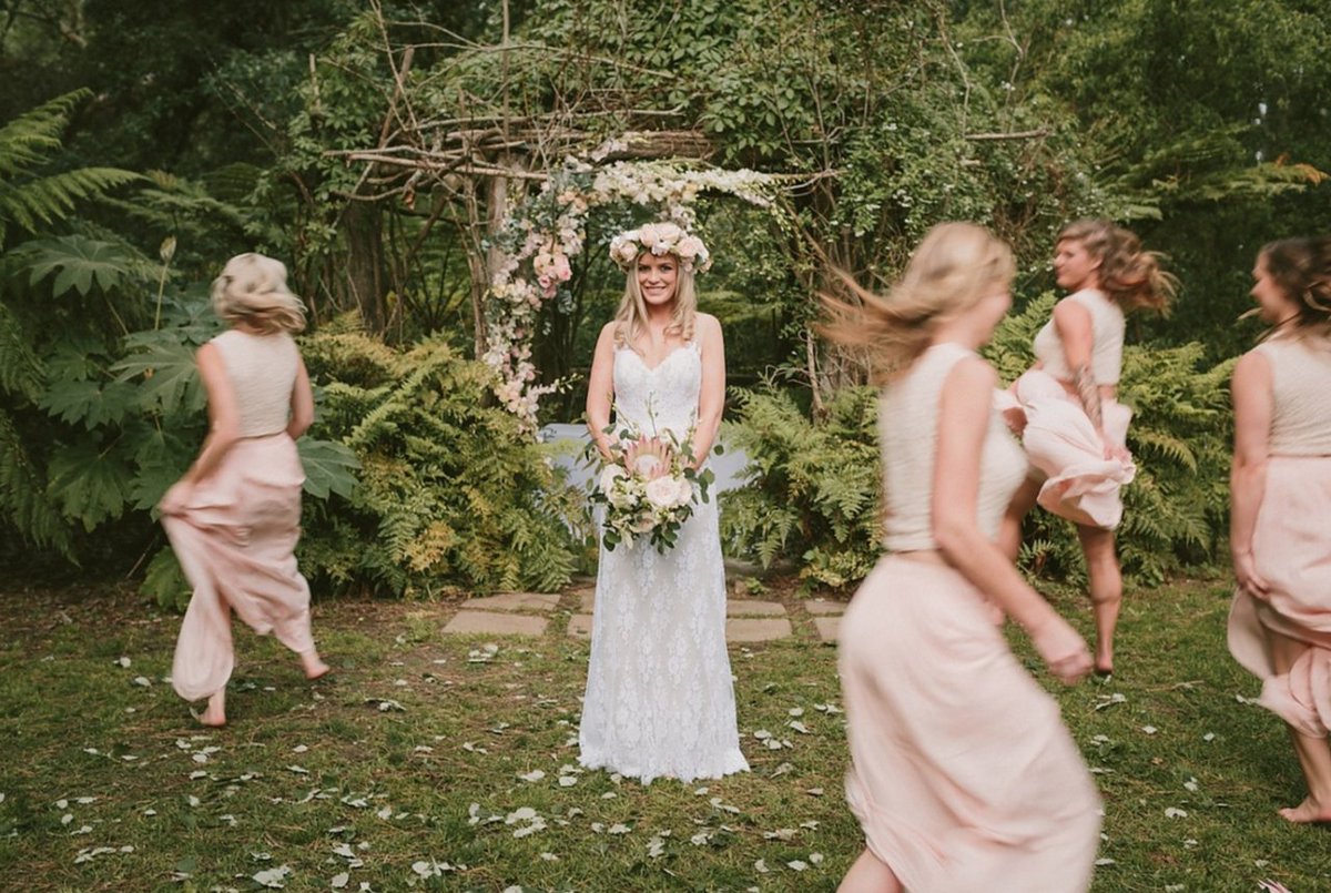 theprettyblog's tweet photo. A whimsical wedding straight out of a fairytale! https://t.co/LYjMH1Xj6M @kristiagier https://t.co/caazmgmsWi
