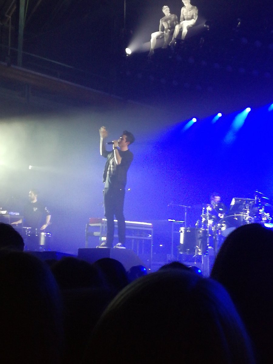Madiddl's tweet photo. pure perfection❤❤❤#Bastille #Munich #Rationale https://t.co/lB1BfRLiF7