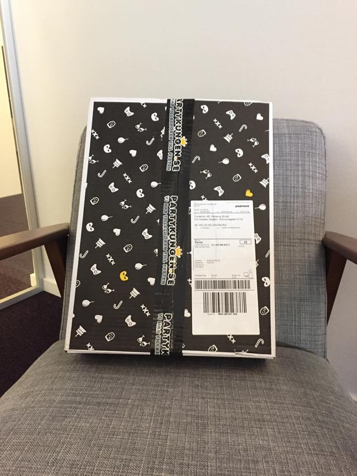 Klickade igår em hem utrustning till #julfoto. Snabbaste leveransen från Gävle? #ehandel #viskahafinastjulfoto <a href="/Partykungen/">Joel Svensson</a> <a href="/PostNordSverige/">PostNord Sverige</a>