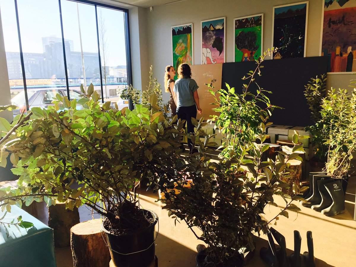 We zijn klaar om te spijbelen #kennisdag2016 <a href="/RuimteOK/">Ruimte-OK</a>. We zien je zo in de spijbelhoek. <a href="/svankolfschoten/">SandravanKolfschoten</a> en @BuurtLAB zijn er al!