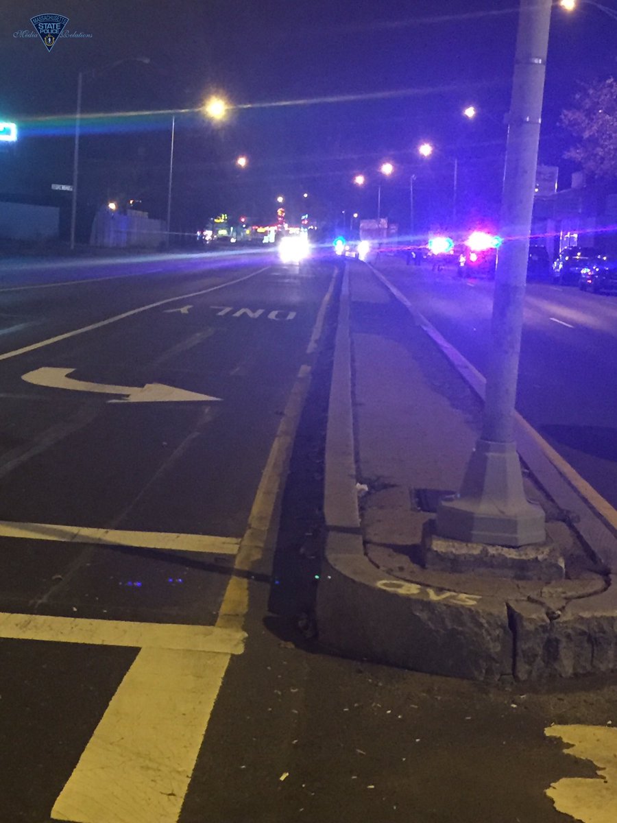 MassStatePolice's tweet photo. #MAtraffic Lynnway (Rte 1A) in #Lynn closed btwn Commercial &amp; Shepard St's due to Investigation w/ @LynnPoliceDept. Seek alt route. https://t.co/w2Ozk3EXIv