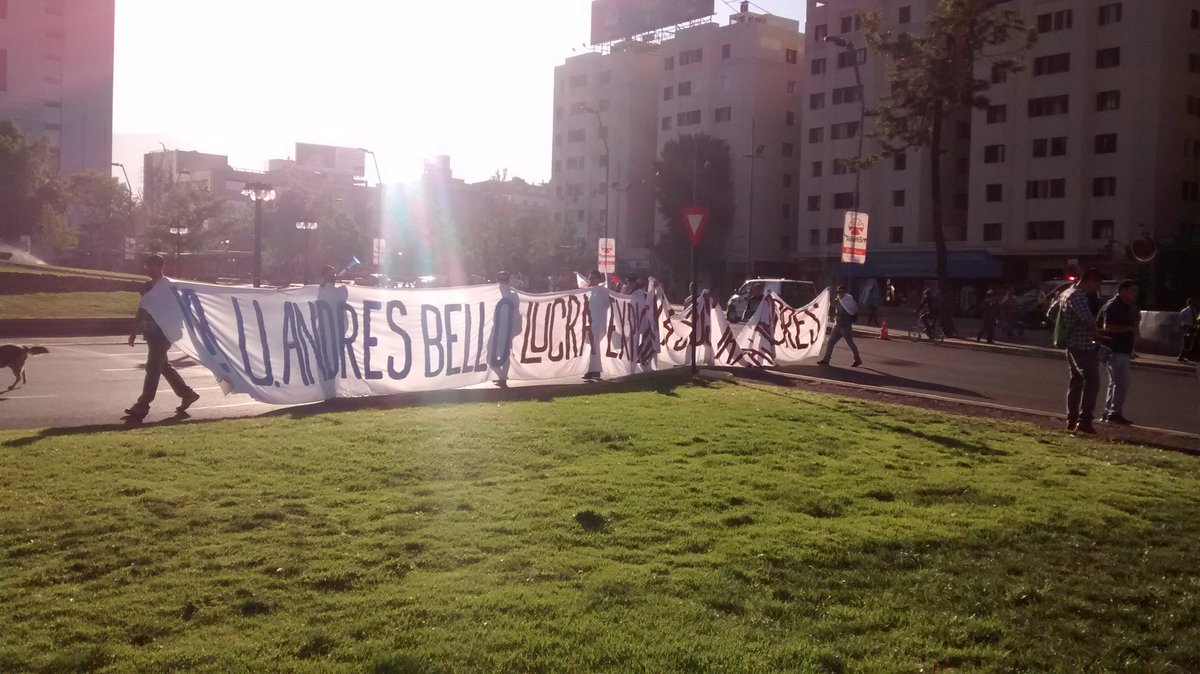 Sunab8's tweet photo. #AHORA @Sunab8 manifestandose en Plaza Italia, llevamos 19 días en Huelga!! ARRIBA LOS QUE LUCHAN!RT @Sindical_cl @El_Ciudadano @thecliniccl https://t.co/udBFigLOcG