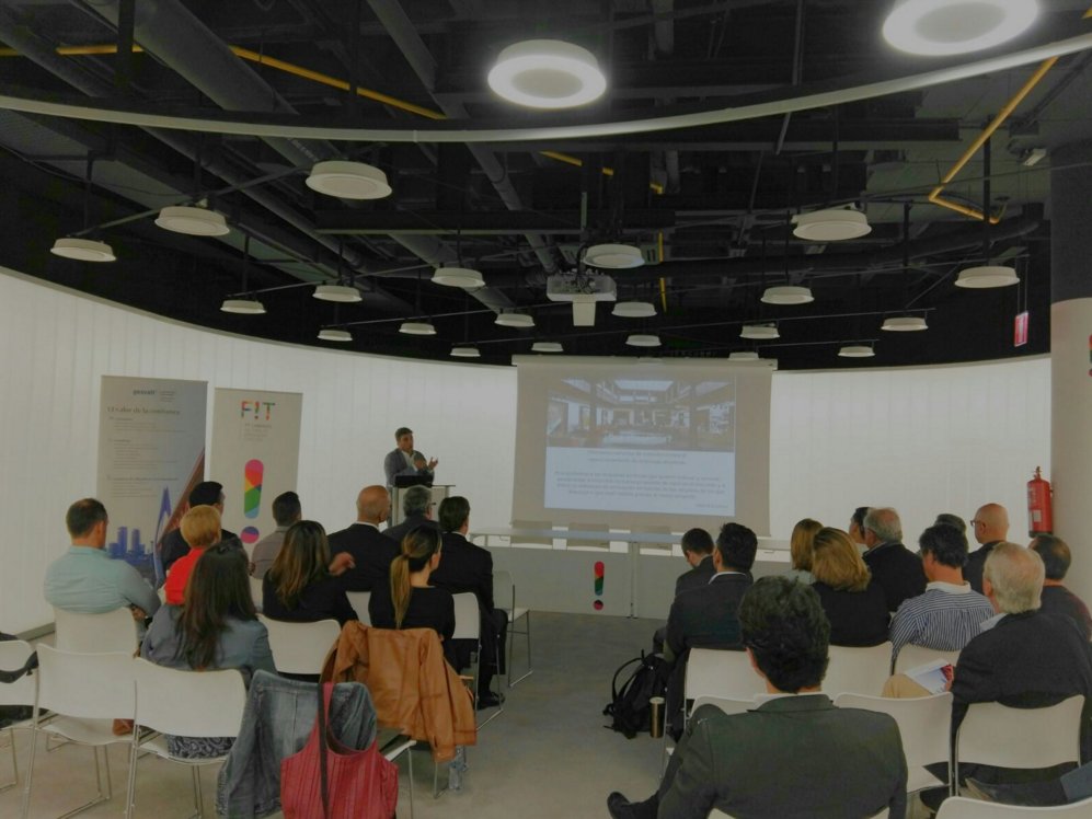 nosolocamas's tweet photo. Explicando nuestro modelo innovador  para la #modernización del #Turismo en jornadas organizadas por @Ashotel @Gesvalt en @FITCanarias https://t.co/WesYihlIbB