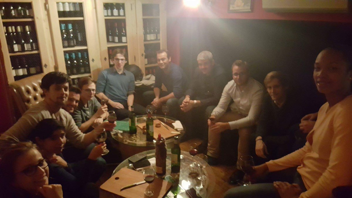 AMAMiage's tweet photo. L'AMAM s'est mise au vin hier soir avec ses diplômés miagistes ! #afterwork #MIAGE https://t.co/M4mzIr7bsL