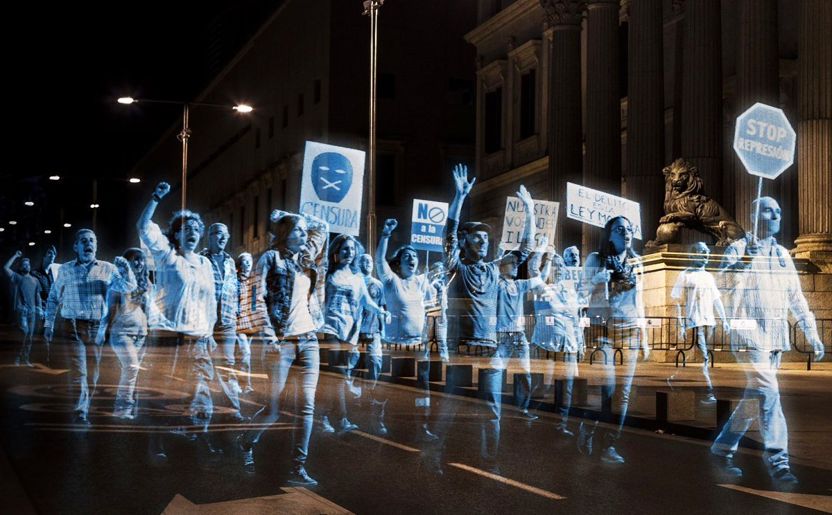 Stories that #Inspire #1:The Use of #Holograms fr #CivilActivism bit.ly/2gRofS6 <a href="/Nosomosdelito/">NoSomosDelito</a> <a href="/openDemocracy/">openDemocracy</a> <a href="/TheSpindleNL/">The Spindle</a> #Gaglaw