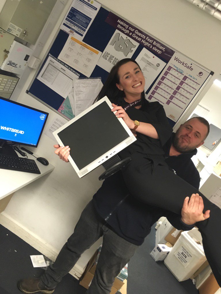 Tech refresh is happening!! Flying through the process!!! #extechselfies <a href="/WHRtechrefresh/">Technology Refresh</a> <a href="/leeackroyd2/">Lee Ackroyd</a>