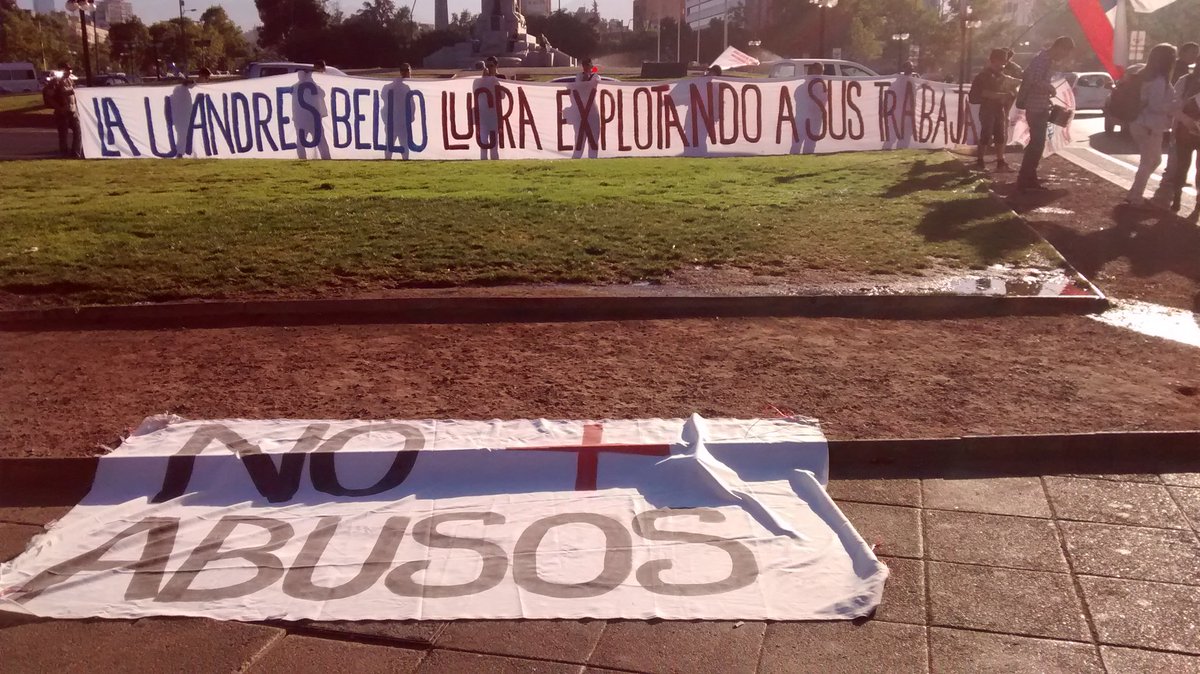 Sunab8's tweet photo. 19 días en Huelga!! No + abusos por parte de la Empresa. #AHORA en Plaza Italia https://t.co/8vQZKAKjoa