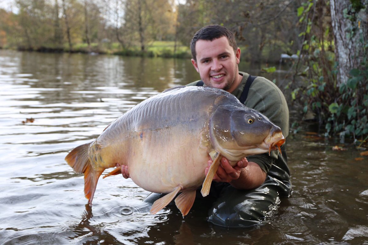MakerTom's tweet photo. A ribiere tank from last weeks @FoxInt forthcoming Edges DVD shoot!! #unitsville @StickyOfficial @DusterBaits https://t.co/6bHUslaHVi