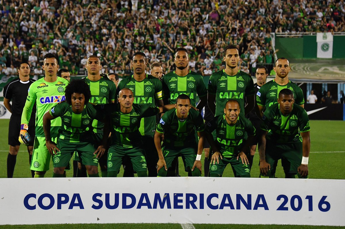 FabianOrtegon's tweet photo. Triste noticia para el fútbol. Fuerza jugadores, hinchada, dirigentes y cuerpo técnico de #Chapecoense. https://t.co/PghLCjaNpZ