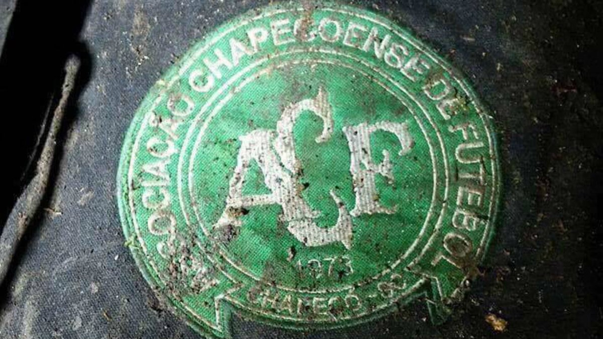 sampdoria's tweet photo. 🙏 Un pensiero da parte del presidente #Ferrero e di tutta la #Sampdoria ai ragazzi della @ChapecoenseReal. #ForçaChapecoense! https://t.co/Weq9WXtr1F