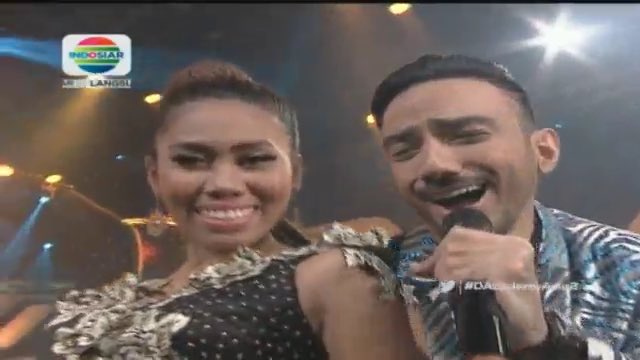 Indosiar's tweet photo. Eits, kangen kan lihat @DA2_Reza dan @DA2_Evi? #DAcademyAsia2 https://t.co/dLvfbCL000