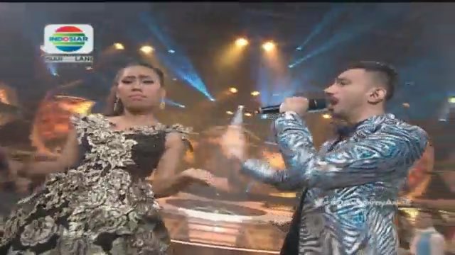 Indosiar's tweet photo. Eits, kangen kan lihat @DA2_Reza dan @DA2_Evi? #DAcademyAsia2 https://t.co/dLvfbCL000