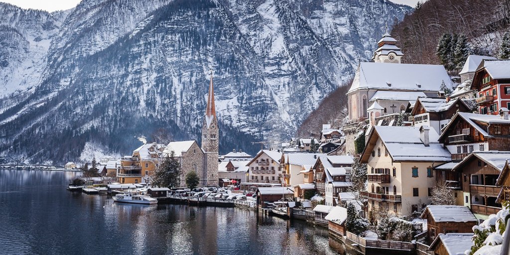 Ovog adventa posjetite #hallstatt 😍
#austrian #snow #lake #travel #winter #Christmas #amazing #view #citybreak #povoljno #akcija #putovanja