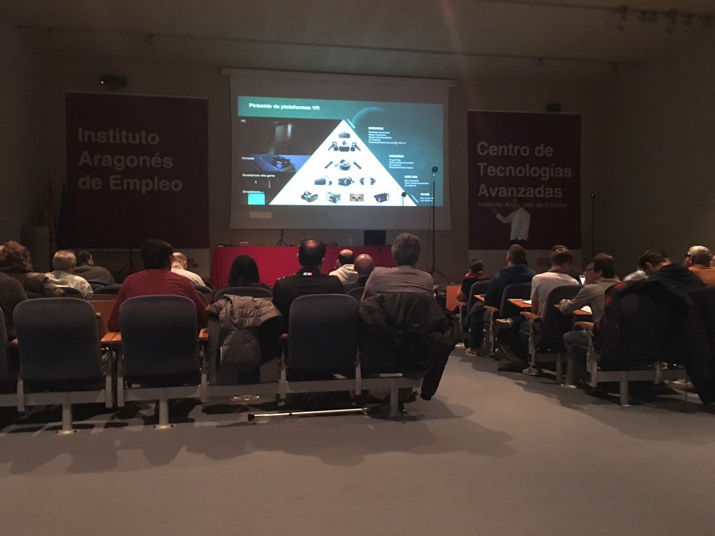 MirellaAbris's tweet photo. Dia de #formacion CTA sobre #VR con @EduHerranz #cta_vr #apasionante Muy pronto VR en @rutaciencia_tv @aragontv https://t.co/ohFzHBkwhx