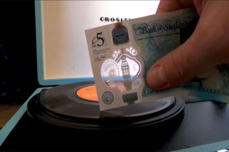milehighcompany's tweet image. NME: It turns out you can use the new #FivePoundNote to play vinyl records trib.al/RGX5caZ