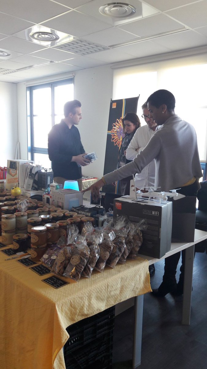 YaYami77's tweet photo. Marché de Noël au #scoidf et de 2 ! Ici c'est Chessy ! https://t.co/dPZwvGlFiJ