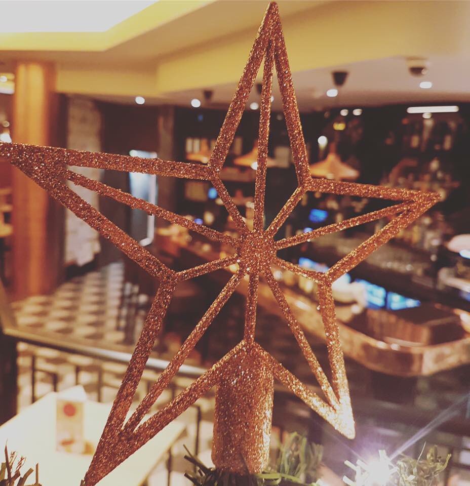 parkkitchenldn's tweet photo. Get out of the kitchen this #Christmas Day and indulge in our #Festive 3 course meal for just £24! BOOK NOW! 🎄 #christmaslunch #nwlondon https://t.co/lMzSmtmxjF