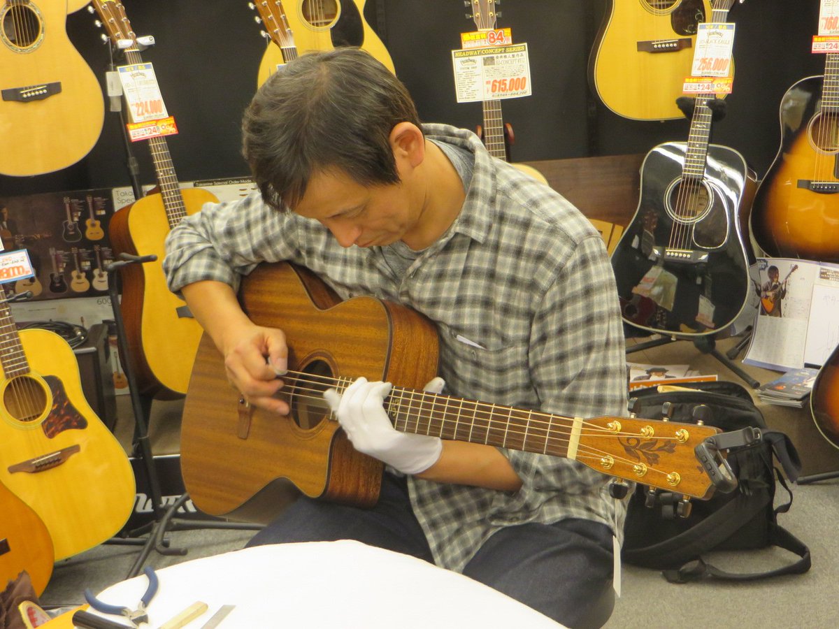 国産アコースティックフロア】 先ほど、モーリスギターの製造部長で