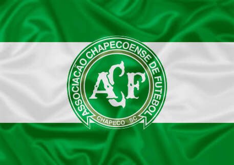FabianaClaudino's tweet photo. Muito triste acordar com essa notícia. Deus ampare em seu infinito amor as famílias, dê forças e saúde aos sobreviventes. #ForcaChapecoense https://t.co/CnLHUAJulf