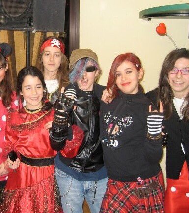 alimilani97's tweet photo. 19 cosa? #amichedellavita #hbday ❤️⭐️👅💥💋👠 https://t.co/CkmLtau9fm