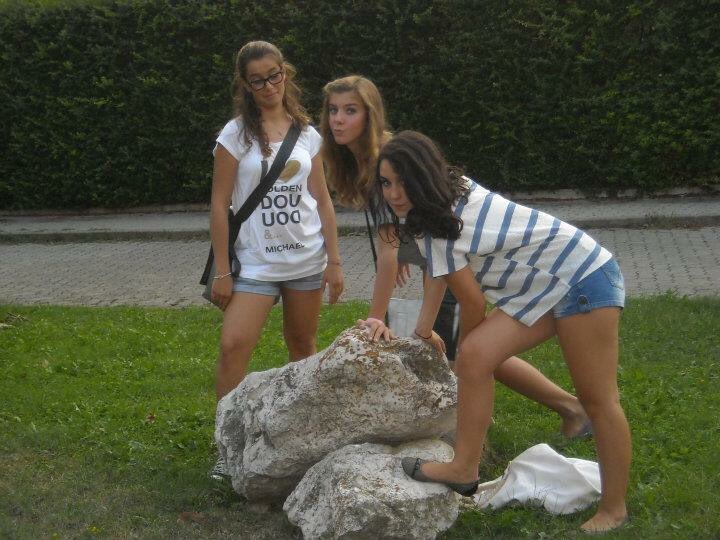 alimilani97's tweet photo. 19 cosa? #amichedellavita #hbday ❤️⭐️👅💥💋👠 https://t.co/CkmLtau9fm