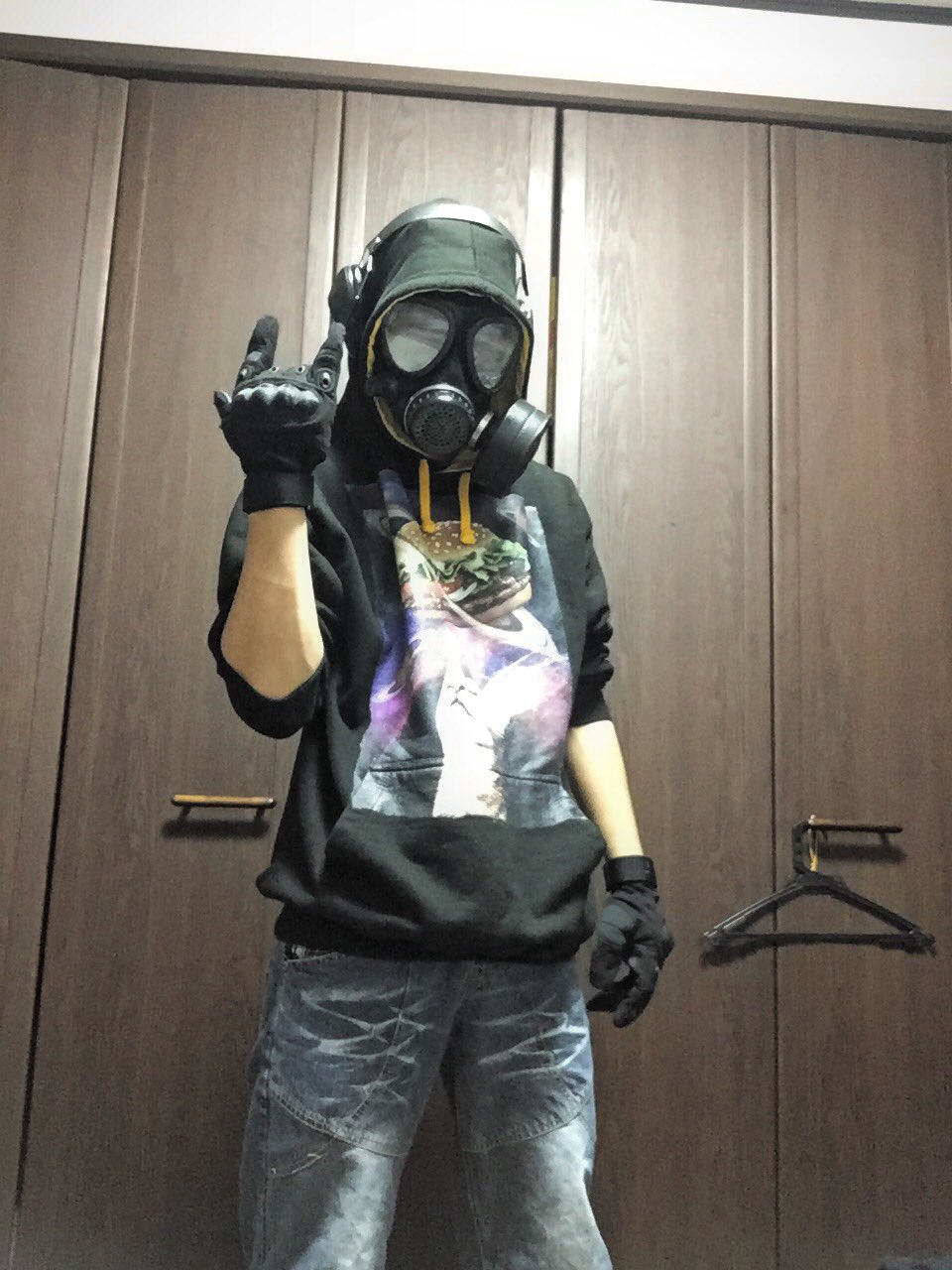 Amafo先生 宇宙ネコとガスマスクは相性がいいんだぞ W 繋がれガスマスク ガスマスク布教したい ガスマスクかぶったらモテるって本当ですか Amafo先生 宇宙ネコとガスマスクは相性がいいんだぞ W 繋がれガスマスク ガスマスク布教したい ガスマスクかぶったらモテるって本当ですか