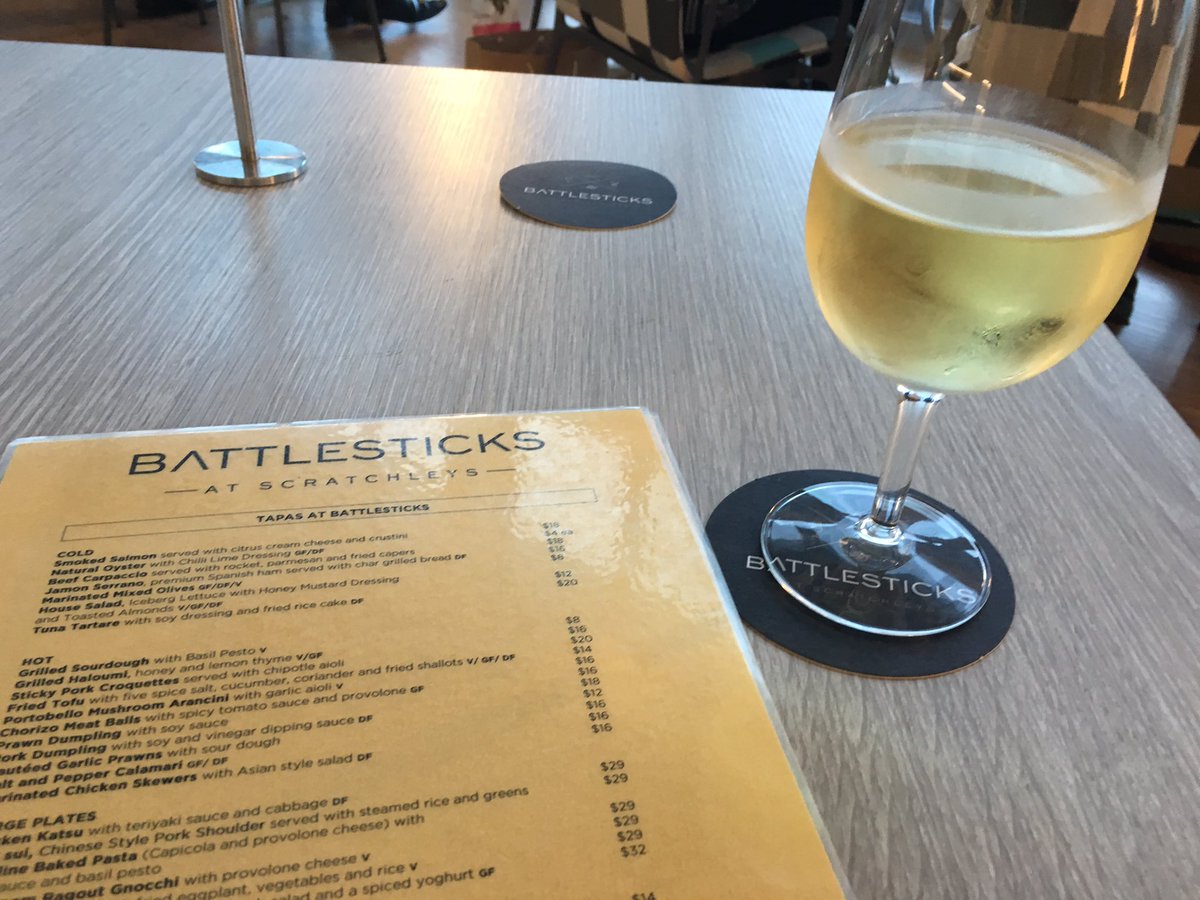 vicki_woods_au's tweet photo. A glass of 2015 #PeacockHill Chardonnay &amp; @LittleCreatures Roger winding down w' soloist at #Battlesticks @Scratchleys @newietraveller https://t.co/nNhvUUkBfk