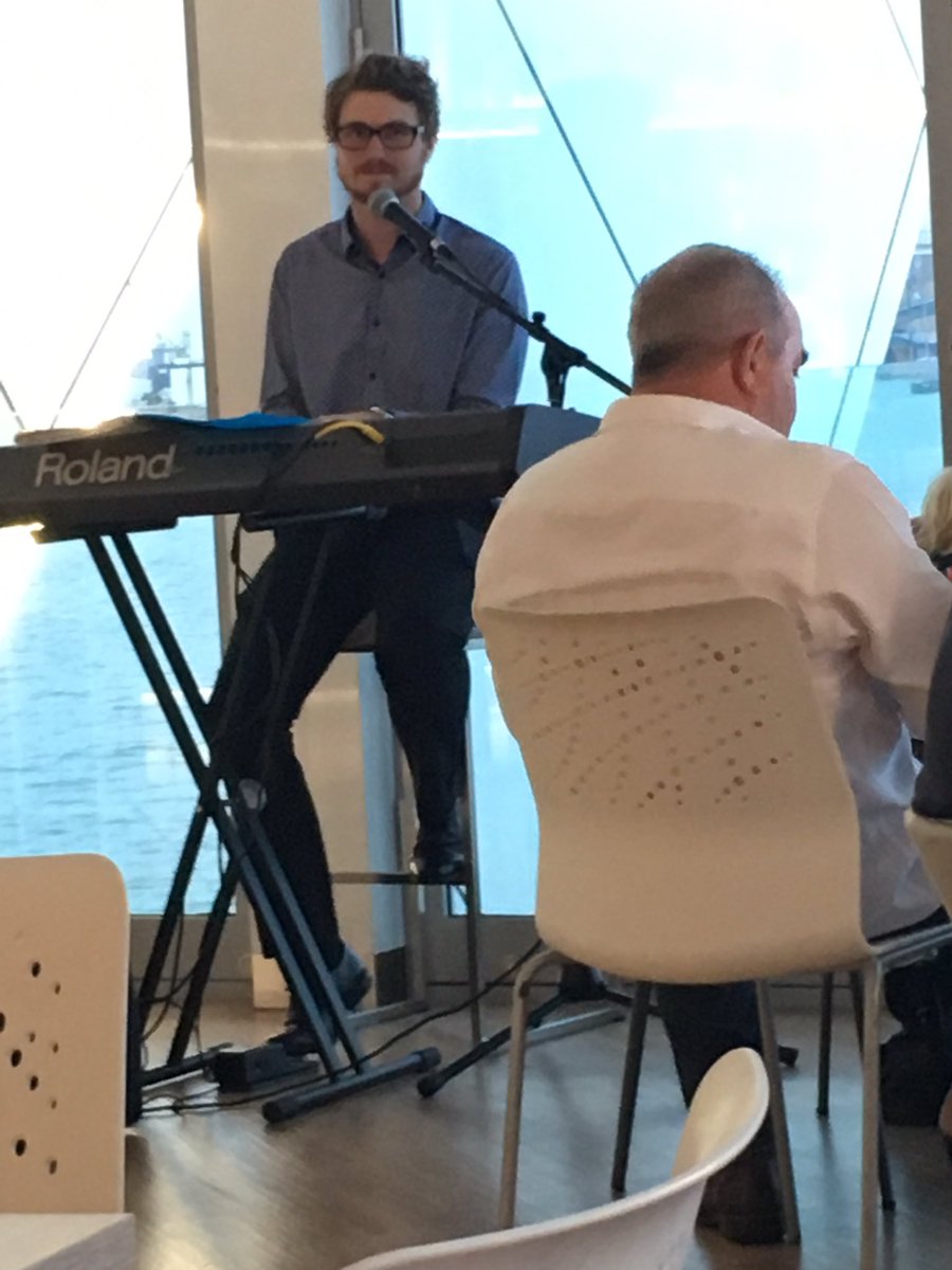 vicki_woods_au's tweet photo. A glass of 2015 #PeacockHill Chardonnay &amp; @LittleCreatures Roger winding down w' soloist at #Battlesticks @Scratchleys @newietraveller https://t.co/nNhvUUkBfk