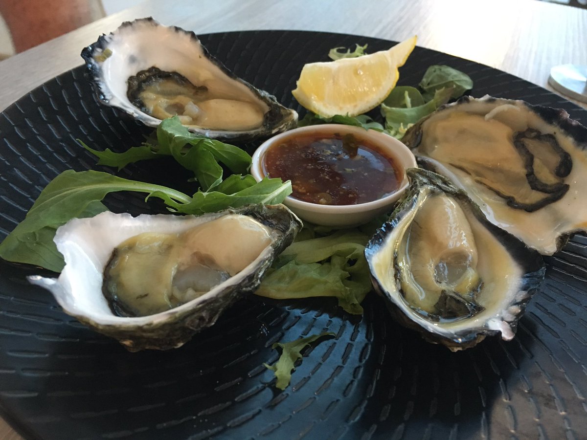 vicki_woods_au's tweet photo. Oysters w' lime &amp; chilli, &amp; warm olives to start #Battlesticks @Scratchleys. Kick start the evening @newietraveller @PereeW @nikolabowden https://t.co/sP4VMY5avw