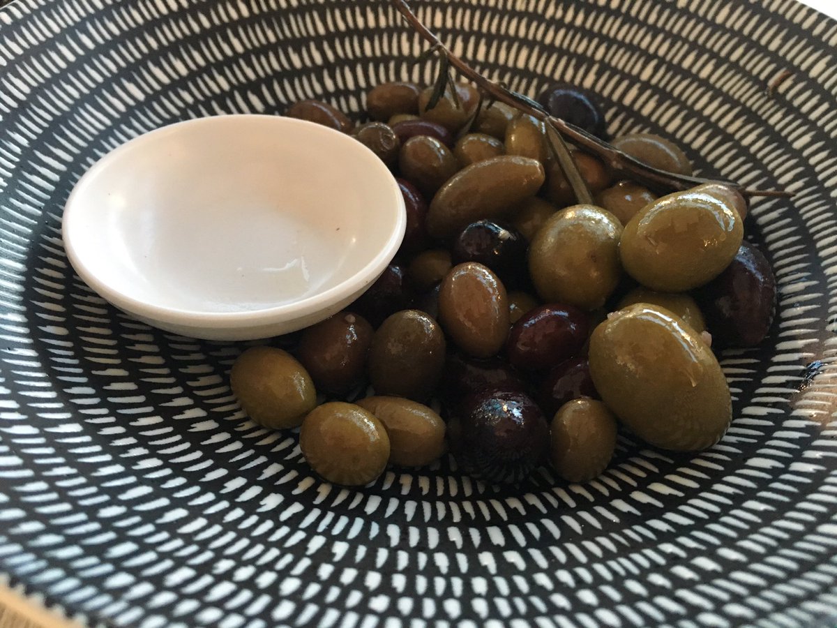 vicki_woods_au's tweet photo. Oysters w' lime &amp; chilli, &amp; warm olives to start #Battlesticks @Scratchleys. Kick start the evening @newietraveller @PereeW @nikolabowden https://t.co/sP4VMY5avw
