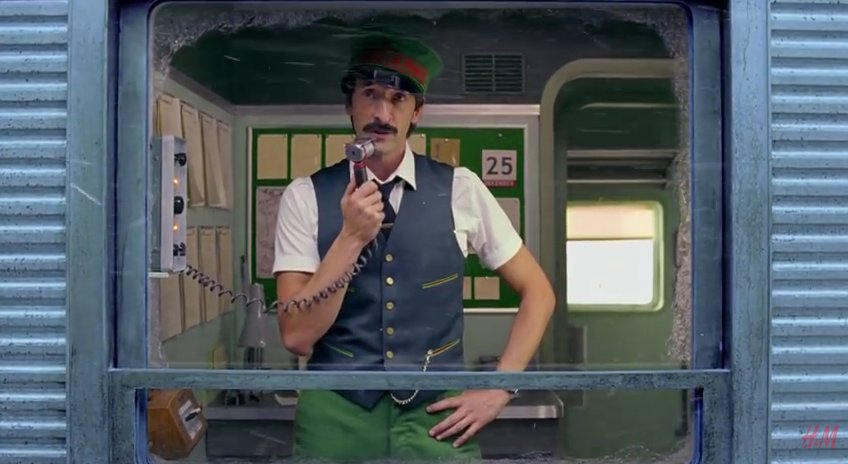 Whybee1's tweet photo. Magic of Xmas by #wesanderson https://t.co/aTgn2CPtin #shortfilm @xbonnet @melinazauber1 @xbrother @NaChiff @antoinesire @philippe_rouyer https://t.co/otFkruiJDE