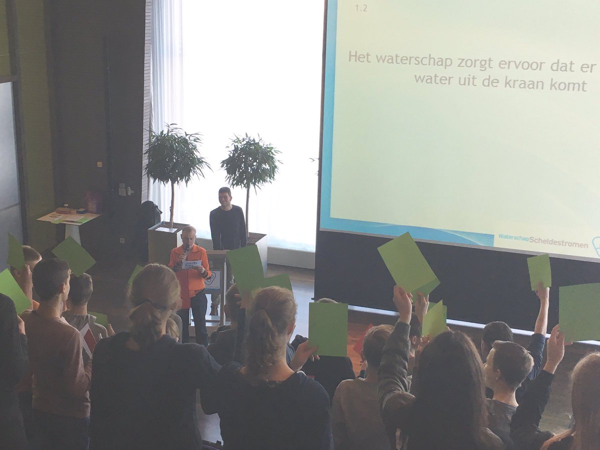 waterschap's tweet image. Een razend minicollege voor 50 technasium-leerlingen vh Goese Lyceum. Hoe gaan ze ons helpen met de verdere ontwikkeling vd #multiflexmeter?