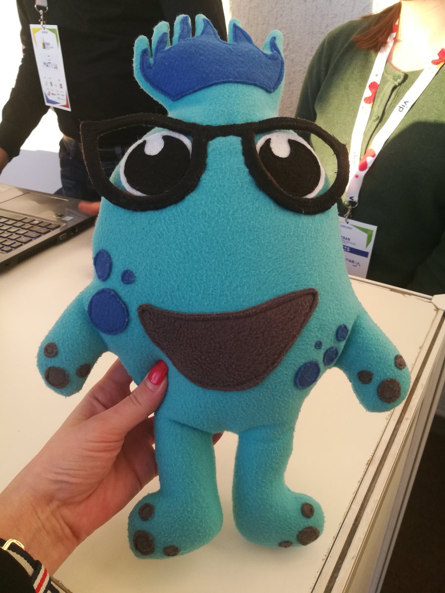 LanaJelic's tweet photo. Take a look at this cutie! Which is also quite useful. Best combo! @JuvoHomeFriend #ebanwu2016 https://t.co/37UArhe9Mb