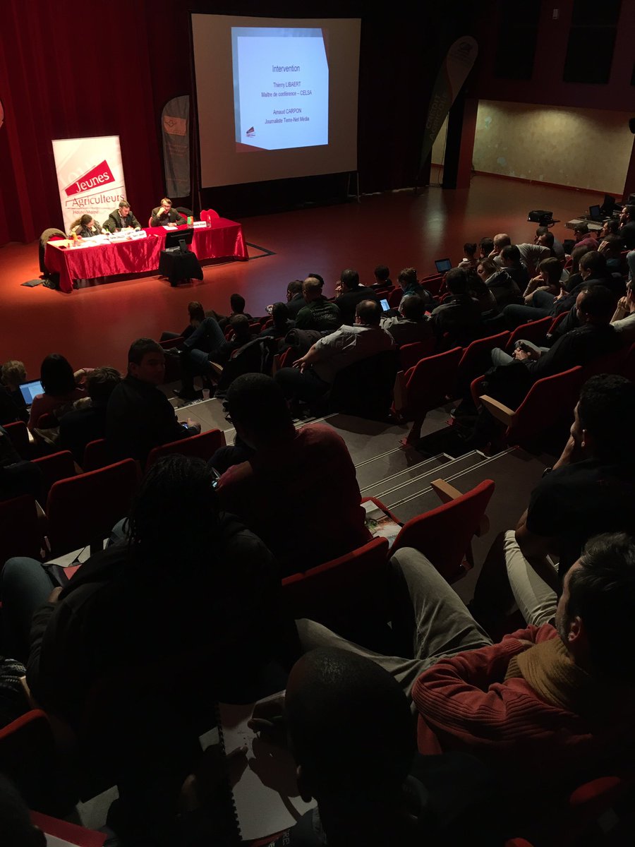 VincentCany's tweet photo. Débat autour de la #communication en #agriculture avec @Thierrylt et @ArnoCarpon #uh2016 @JeunesAgri https://t.co/gGbOIp0P6o