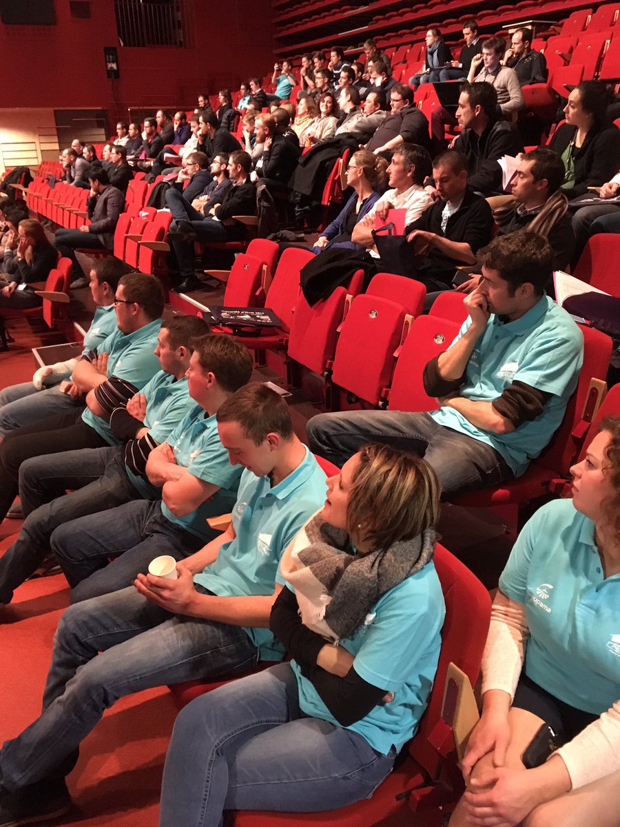 VincentCany's tweet photo. Débat autour de la #communication en #agriculture avec @Thierrylt et @ArnoCarpon #uh2016 @JeunesAgri https://t.co/gGbOIp0P6o