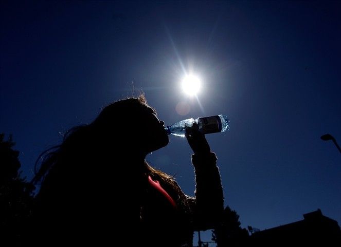 adnradiochile's tweet photo. Nueva ola de calor en la zona central: termómetros llegarán a los 36°C https://t.co/g1LmVAqMqX https://t.co/pcGv7zUvxG