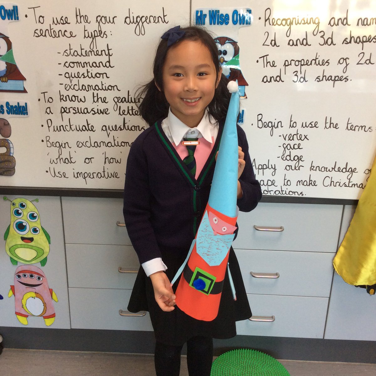 Year6TLEAVERS21's tweet photo. Applying our knowledge of shape to make Xmas decorations for the Twits
- cylinders
- cubes
- cuboids
- spheres
- cones 
#noplacelikelimetree https://t.co/vQZyNmAfDo