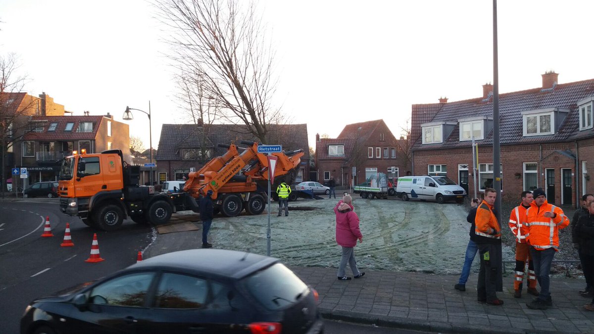 jankoelstra's tweet photo. Vandaag diverse bomen verplanten met #optimal3000 @Gemeente_Almelo project #1 van vandaag. @btlbomendienst https://t.co/YcWsu3rKoQ