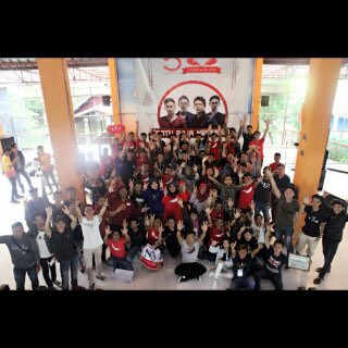 D_andesi's tweet photo. Happy Anniversary SNTasikmalaya 😂 5th
Terimakasih atas jamuannya kemaren 😉#27Nov2016 #SemuaTentangKitaSahabatNoah https://t.co/049cpZUESs