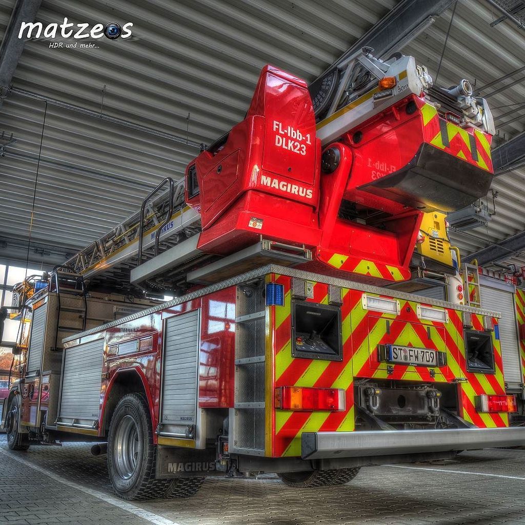 matzeos_de's tweet photo. Drehleiter der Feuerwehr Ibbenbüren #dlk23 #feuerwehribbenbüren #ibbenbüren #hdr #ffw #feuerwehr #magirus #drehleit… https://t.co/nX9b7elcox