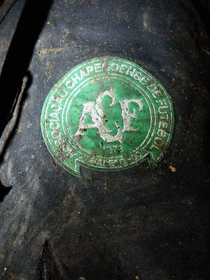 MeelSusanRP's tweet photo. Fuerza @ChapecoenseReal , Cuánta tristeza para todos los que amamos el fútbol.
El futbol esta de luto, el mundo esta con ustedes#Fuerzachape https://t.co/rjtCMYdtdQ