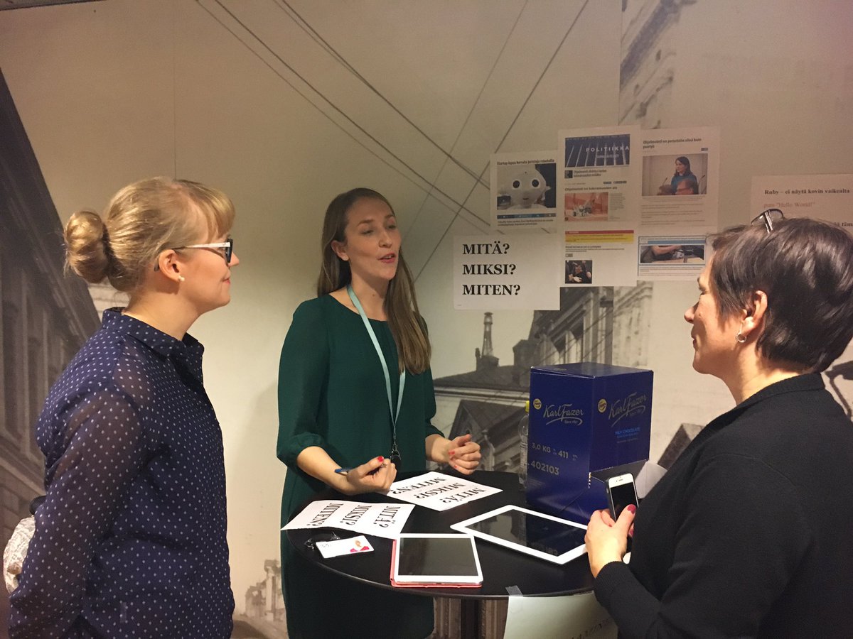 MertziKivela's tweet photo. @CastrenS'n traineet järjestivät hienon #MiniSLUSH'n #castrenspirit #blockchain #VR #johtaminen #palvelumuotoilu #koodaaminen https://t.co/Iy2tP3V9Vo