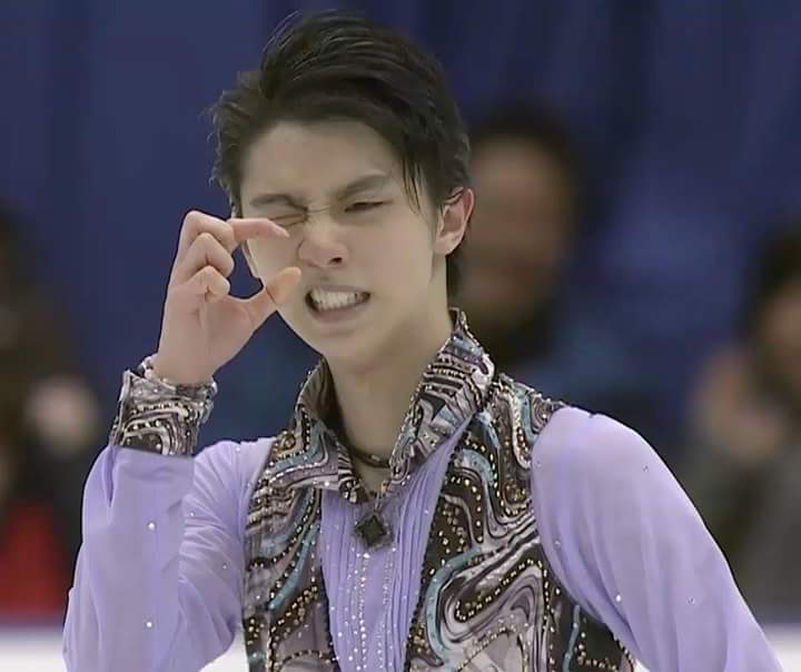 GrAph_19's tweet photo. พอแข่งเสร็จนางชอบทำท่านี้อะ..#hanyu https://t.co/XaJOxE211H