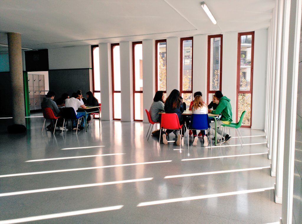 InsErnestLluch's tweet photo. Grups de conversa en #Anglès i en #Alemany #Auxiliars #Natius #Aprenentatge https://t.co/GMfdyyTztk