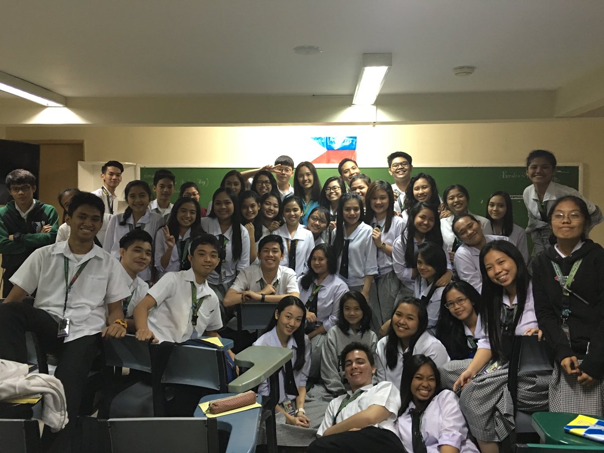 rainevillarina_'s tweet photo. 😍☺️ HUMSS fam feat. Ms. Raisa ❤️ sml @HUMSSTERS https://t.co/CJuiBdMeBz