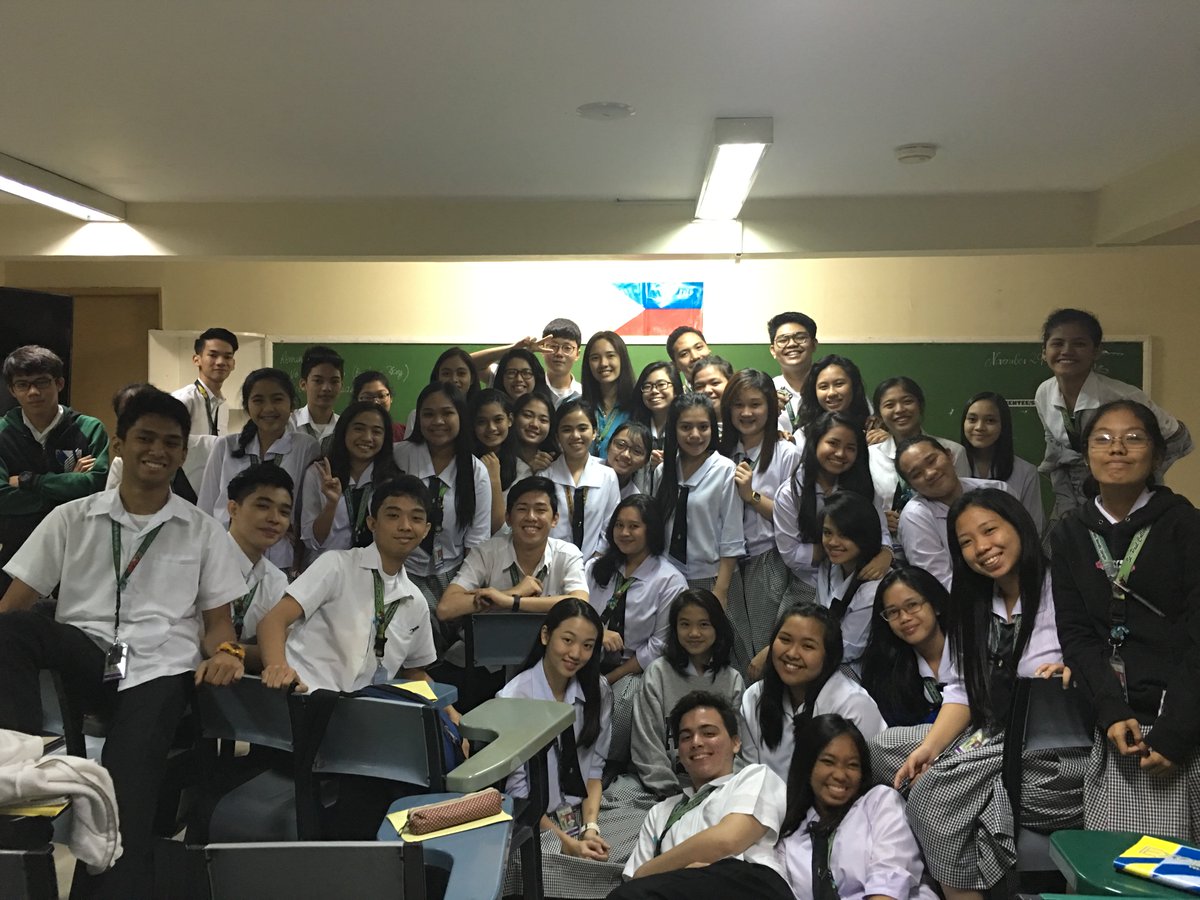 rainevillarina_'s tweet photo. 😍☺️ HUMSS fam feat. Ms. Raisa ❤️ sml @HUMSSTERS https://t.co/CJuiBdMeBz