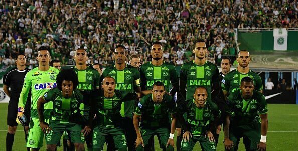 diegoresendeofc's tweet image. Sonharam juntos, lutaram juntos e partiram juntos. Amizade é isso! 💚 #ForçaChape