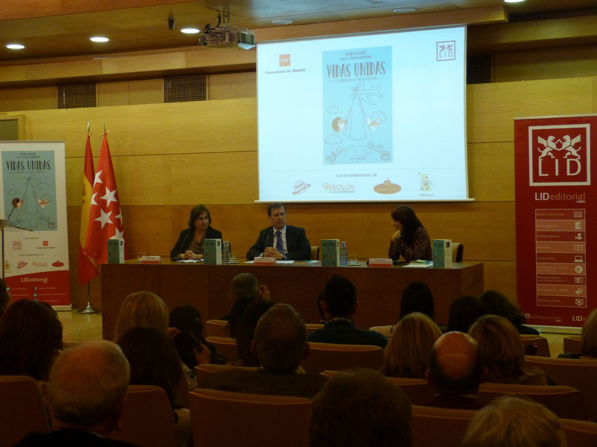 lideditorial's tweet photo. Gracias a tod@s por hacer posible la presentación de #VidasUnidas y por contarnos vuestras maravillosas historias https://t.co/y9ef2veKUL https://t.co/TxaRlqt9ix