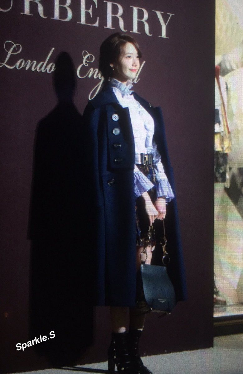 [PIC][29-11-2016]YoonA tham dự sự kiện "160th Anniversary BURBERRY 'THE TALE OF THOMAS BURBERRY'" tại Seoul Flagship Store vào tối nay CybgY2xVIAAqBJO
